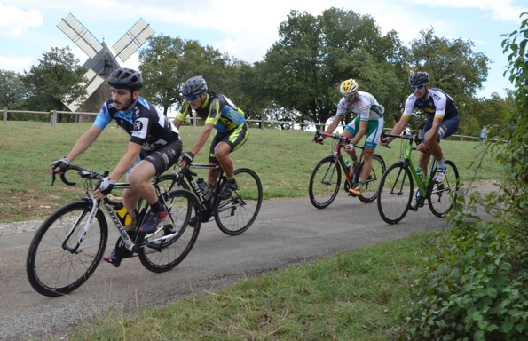 cyclistes course moulin 2.JPG